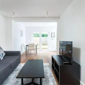 Apartment Flat With Garden Wpra