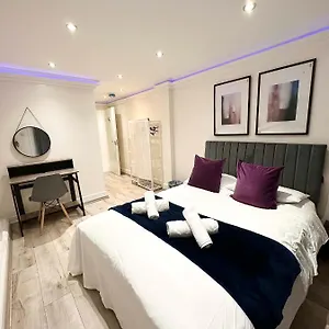 Stylish 3-bedroom Flat In Prime Location * London