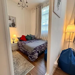 2 Amazing Double In Whitechapel