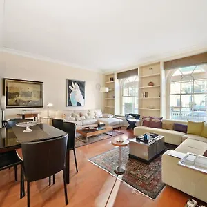 Three Bedroom In Sloane Square * London