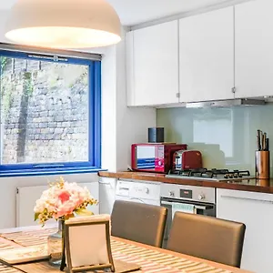 Spacious 2 Bedroom In Camden Apartment