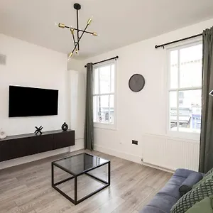 Spacious Serenity In The Heart Of Apartamento Londres