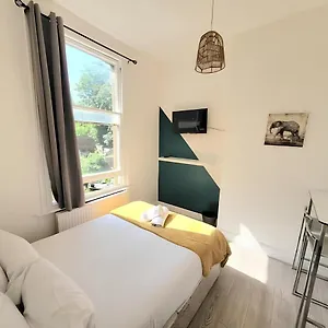 Contemporary 2 Bedroom London
