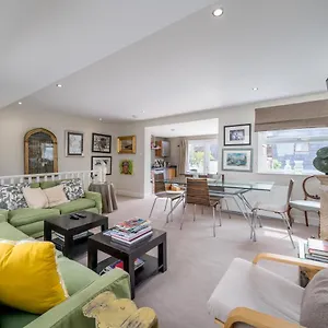 Modern Near Battersea Park *
