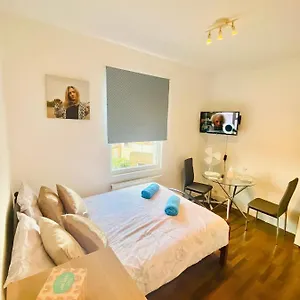 One Bed Studio Flat In Central London