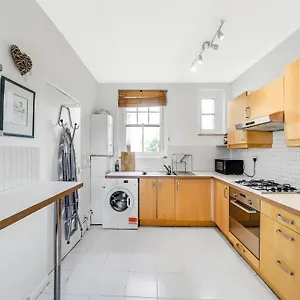 Modern 3 Bedroom Flat Near Camden Town *