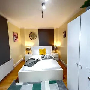 Apartment Three Bedrooms Three Bathrooms Sweet Flat *