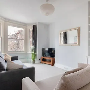 1 Bed Clapham Junction London