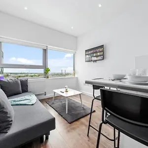 Charming 1br Delta London Dp49 *