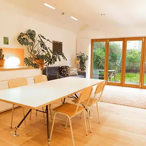Holiday home Stunning 3-bedroom Townhouse In Superb Location London