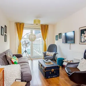 Modern And Cosy 2 Bedroom In Old Street Apartment *