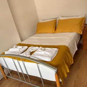 Gladstone Avenue Apartment