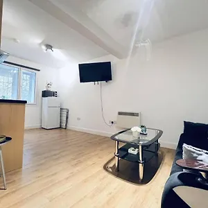 Apartment Lovely 1 Bed For 3 In Sb6 London