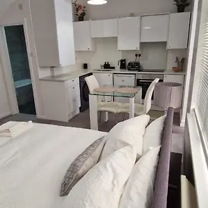 Studio Flat In