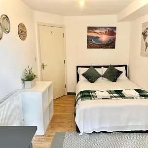 White Chapel Holiday 2 Bedroom *