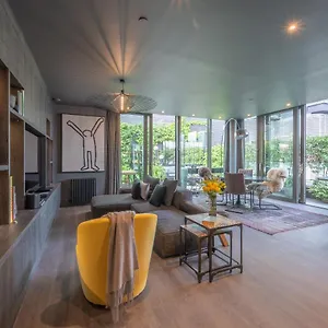 Luxurious Penthouse, Expansive Wrap-around Terrace Apartment