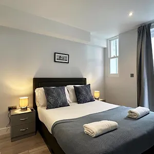 Kevins Place Near Paddington *