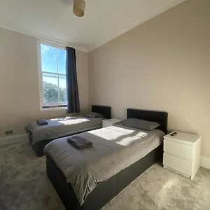 South Chelsea Homestay London