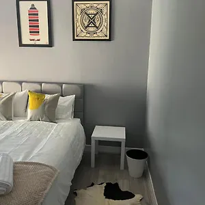 The E17 Apartment *