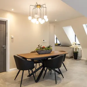 Beautiful 2-bed In Apartment London