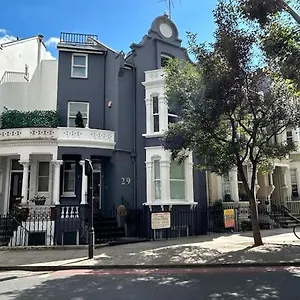 One Bed Near The River Thames. *
