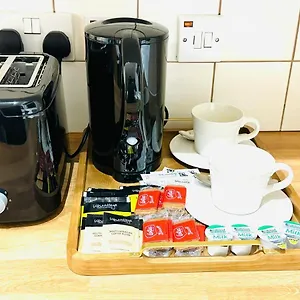 Premium Studio Flat 02 Near Tower Bridge London