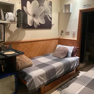 Big In London, Forest Hill Bed & Breakfast