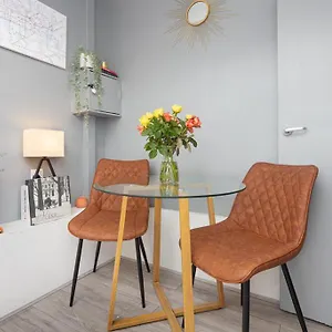 Luxury Flat In Apartment