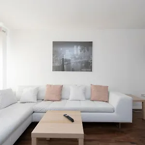 4 Bed House In Woolwich/thamesmead 6 Beds Sleeps 8 Thamesmead (Greater London)