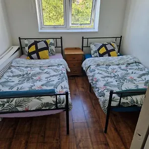 Twin Bed For Guests Homestay