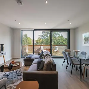 Apartment The Hampstead Hideout - Glamorous 3bdr Flat With Balcony *