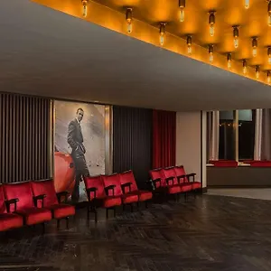 Radisson Red Heathrow Hotel *