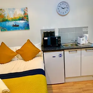 Apartments, Private Bathroom, Kitchenette, Parking, Np4 *