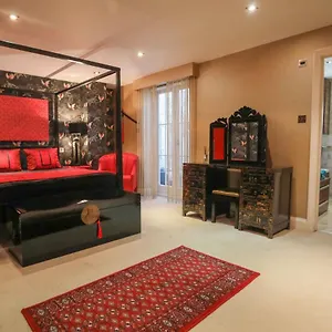 The Nest: 2br Haven Apartment London