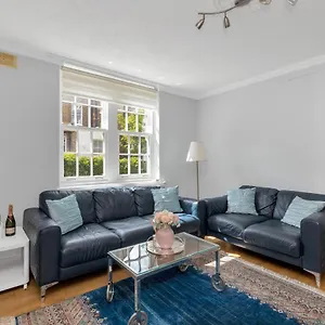 Entire Flat In Heart Of Chelsea Hosted By Zahra Apartment *
