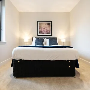 The Hampstead Place - Elegant 3bdr Flat With Patio London