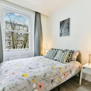 Knightsbridge Stylish Two Bedroom Apartment