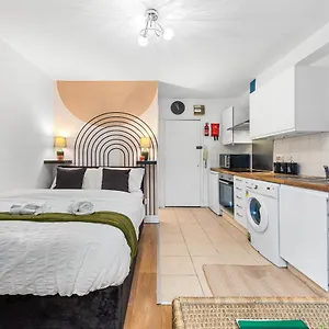 Apartment Modern Gem Brixton Centre Cozy & Comfort Charis