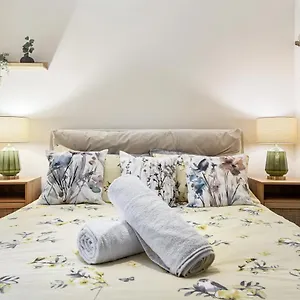 Tranquil 2 Bedroom Close To St. Paul's Cathedral Apartment *