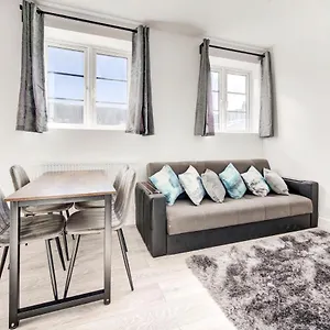 2 Bedroom With Large And Wi-fi