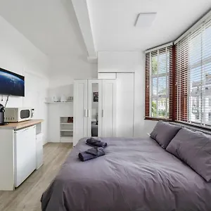Charming Flat In Shepherds Bush Apartment