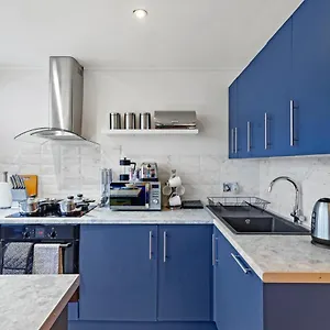 Stunning Flat In Fulham - Great Views!- Sleeps 6 London