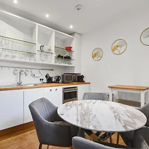 Cozy Flat Near Kensington Palace London