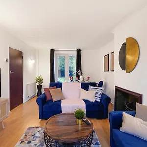 Boutique Shepherds Bush Abode- Garden- Sleeps 12 Holiday home