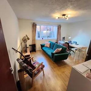 Amazing 1 Bed Flat, Sw19 Apartment