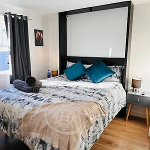 Stunning Penthouse In Camden Apartment London