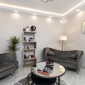 Luxurious 2 King-size Bed Flat With Patio London