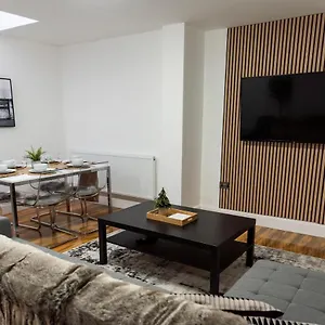 Extended I Contractors I Free Parking Apartment *