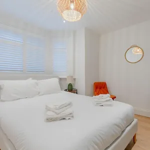 Newly Refurbished 2bd Flat - Wimbledon Village! Apartment *