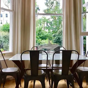 Stunning 2 Bed/2bath Flat In Heart Of Kensington